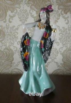 Gupsy Lady Folk Dancer Girl Soviet USSR russian porcelain figurine Vintage 2364u