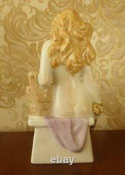 Nude Naked Lady Girl Woman In sauna Ukrainian Russian porcelain figurine 4131u