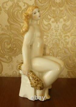 Nude Naked Lady Girl Woman In sauna Ukrainian Russian porcelain figurine 4131u