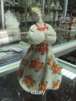 Russian girl in a kokoshnik dancer Soviet Russian porcelain figurine u1554