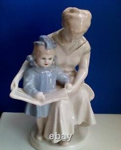 Soviet Mother and Girl reading book USSR russian porcelain figurine VNTG 4108u
